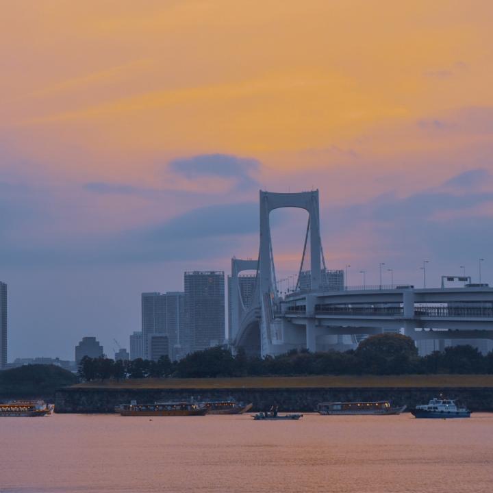 夕日が綺麗な海は関東にもある！おすすめスポットと夕日みたいなシンプルオレンジネイル