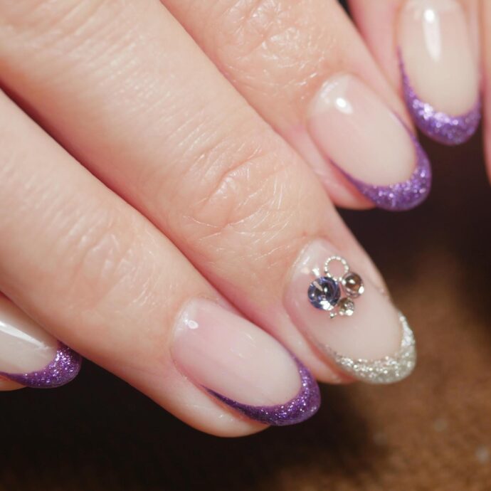 キラキラ度高め!ラメフレンチネイル