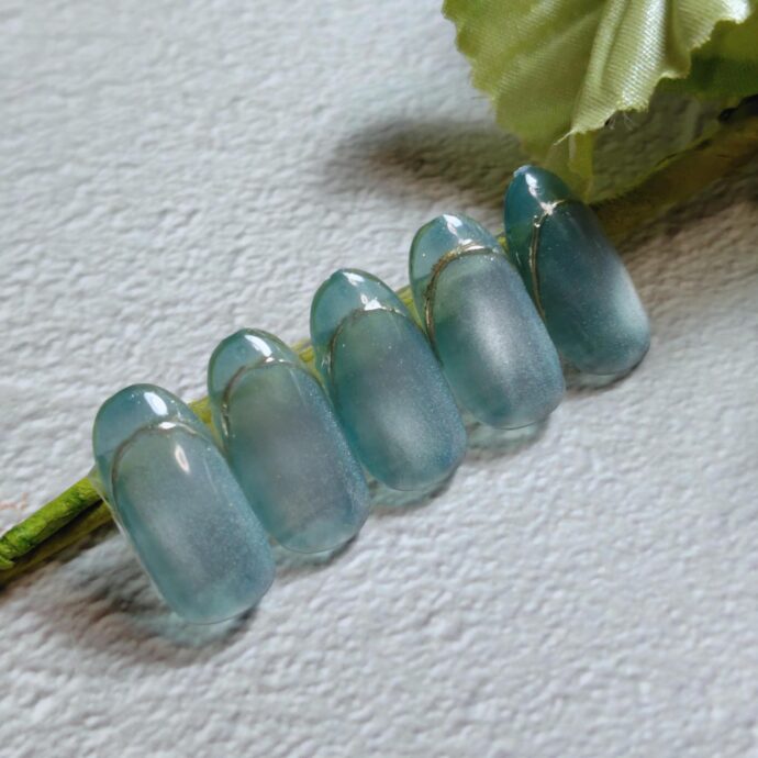 涼しげなブルーマグネットのトレンドフレンチ