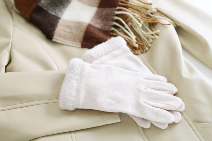 冬物コートと手袋