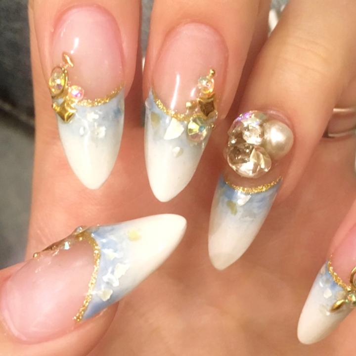 アクリルネイルは臭い？自宅でアクリルを扱う時の注意点をネイリストが解説