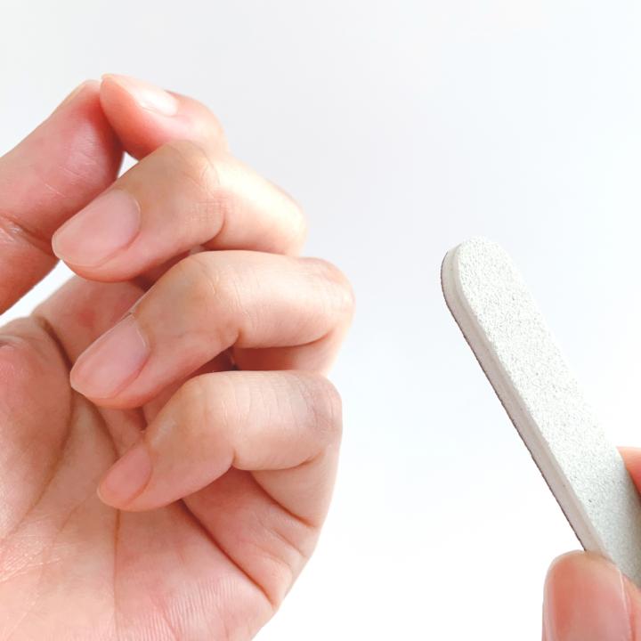 【保存版】爪やすりの正しい使い方｜プロ直伝ツヤ爪が叶うケア方法を解説