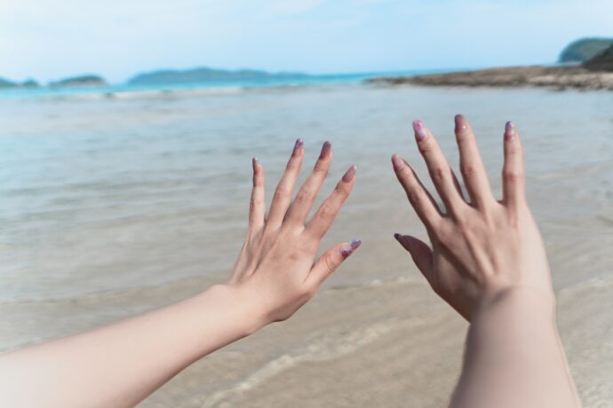 紫外線で色が変わるネイル知ってる？ UVネイルをセルフで楽しむ方法