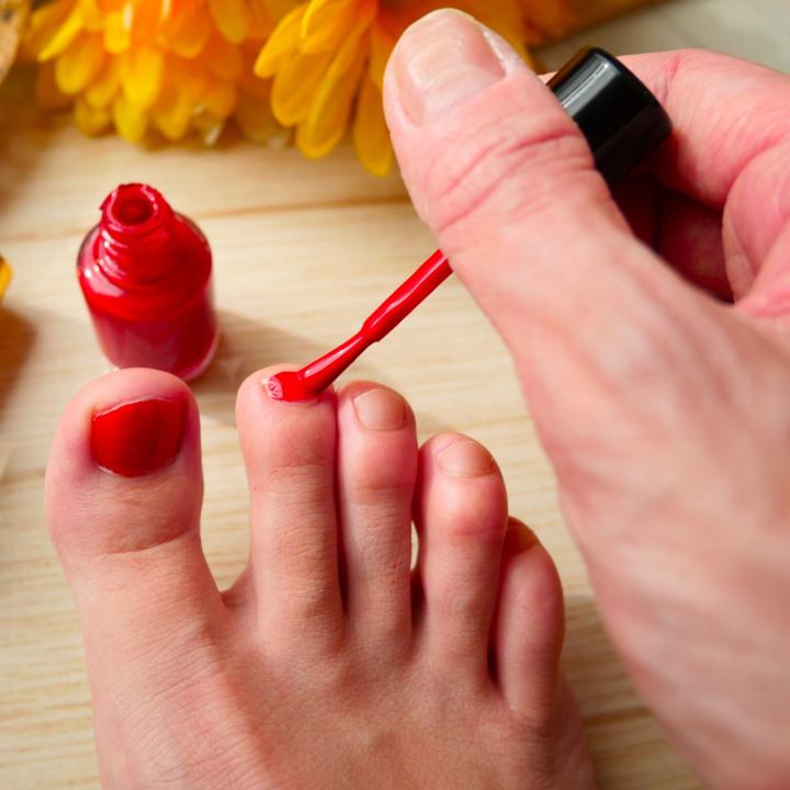 フットネイルは足の爪がボロボロでもできる？原因とプロが教える正しい対処法