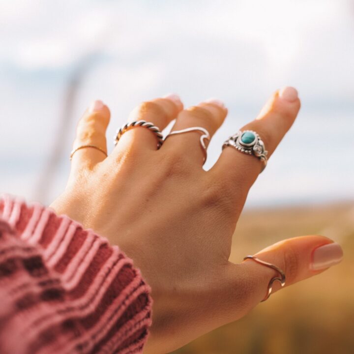 指が太いから指輪が恥ずかしいと思っている人必見！指をスッキリさせる方法と似合う指輪の選び方