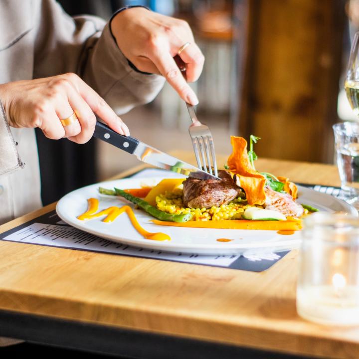 爪の栄養不足は食べ物で補う！お肉を食べてたんぱく質をしっかり摂りましょう