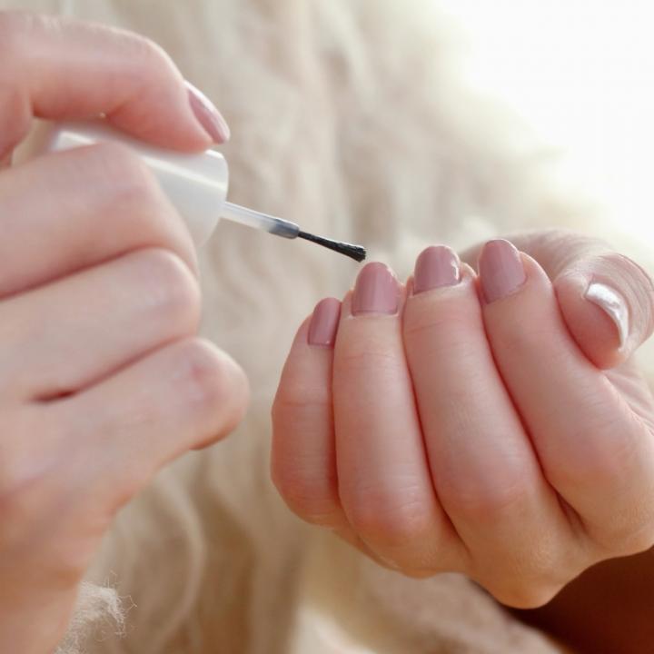 マニキュアで香り付きの商品をネイリストが解説♪正しい塗り方をマスターしよう！