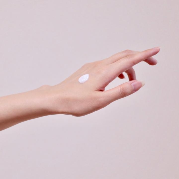 手荒れでネイルしても平気？&化粧品でかぶれやすい敏感肌さんの予防方法は？