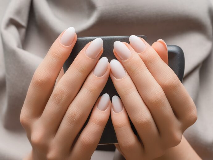 ホワイトのクラウドダンサーイメージネイル