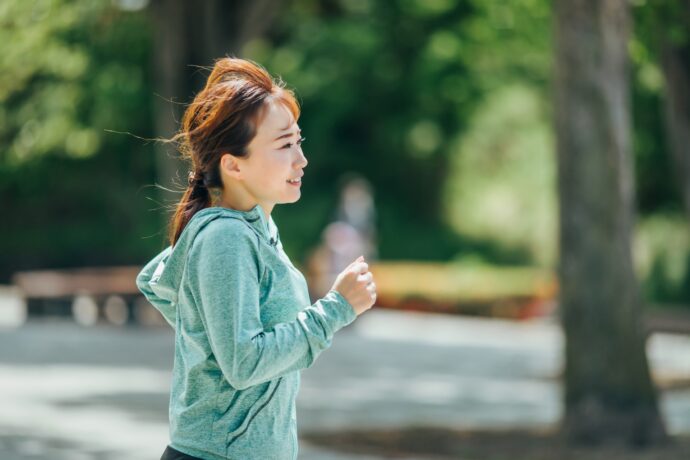 ランニング中の女性