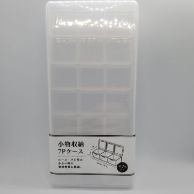 ダイソーの小物収納ケース正面