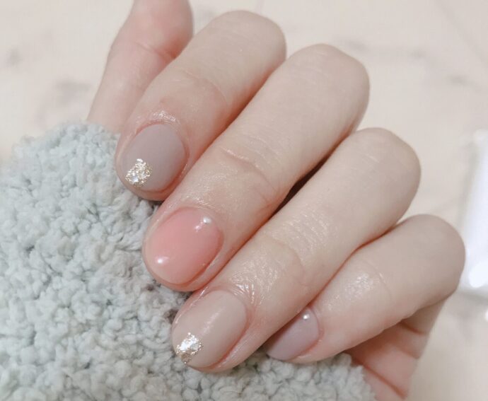 肌馴染の良いカラーをしたショートネイル