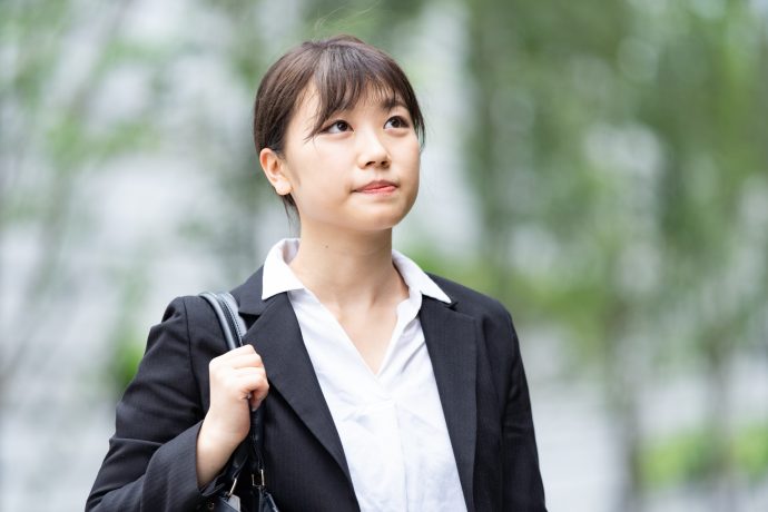 就活している女性の写真