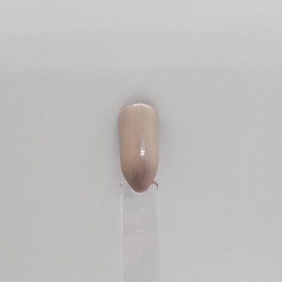 キャンドゥのベージュ系マニキュアを2度塗りした様子