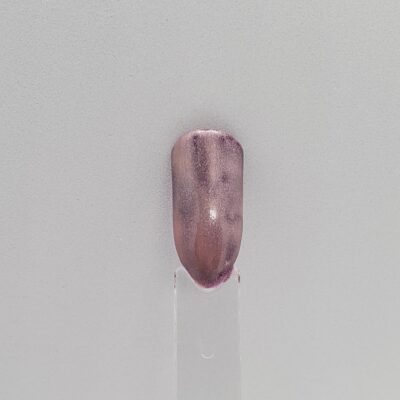 ダイソーのベージュ系マニキュアで1度塗りをした状態