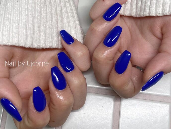 ブルーのワンカラーネイル