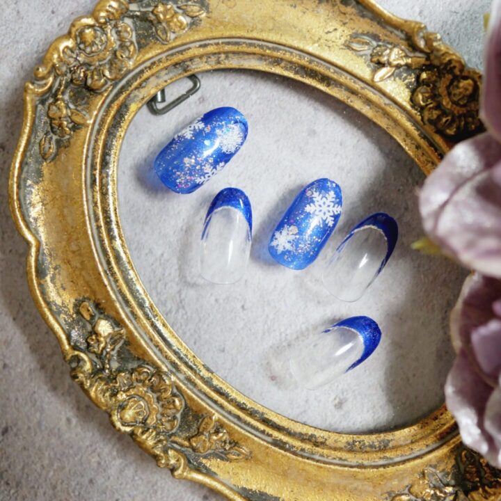 雪の結晶ネイルを手描きで簡単に楽しむやり方は？セルフで季節感のあるネイルアートを楽しもう！