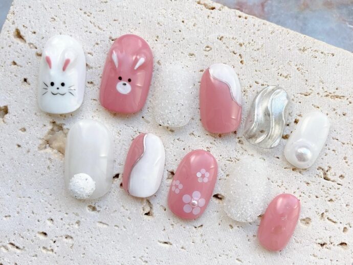 紅白の冬にぴったりうさぎネイル