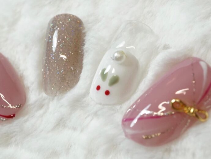 上品な色使いの雪うさぎネイル