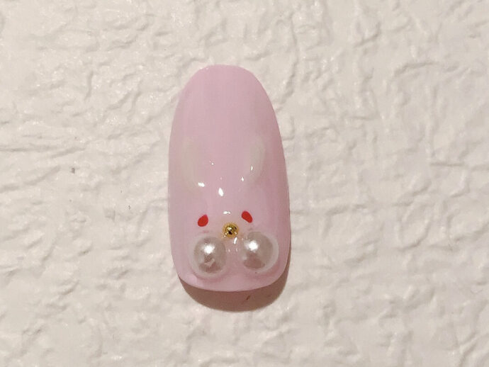 うさぎの目と耳を描いてうさぎネイルアートの完成