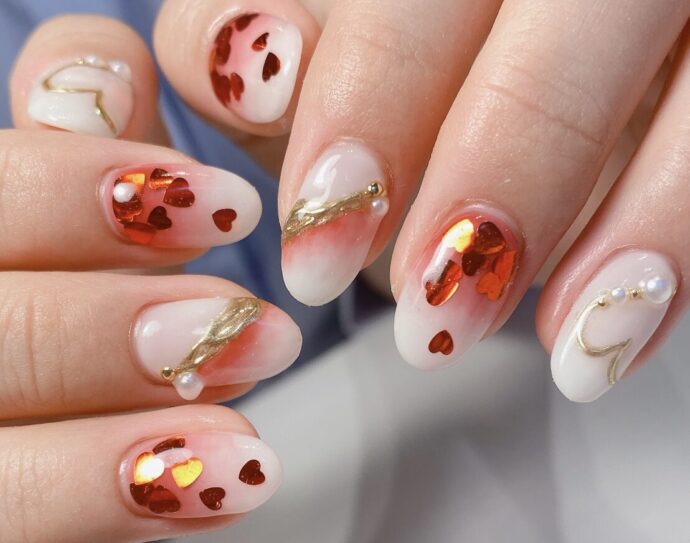 ハートのホログラムを使ったネイルアート