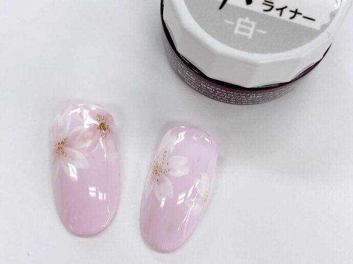 ライナージェルで手描きの桜ネイルアート
