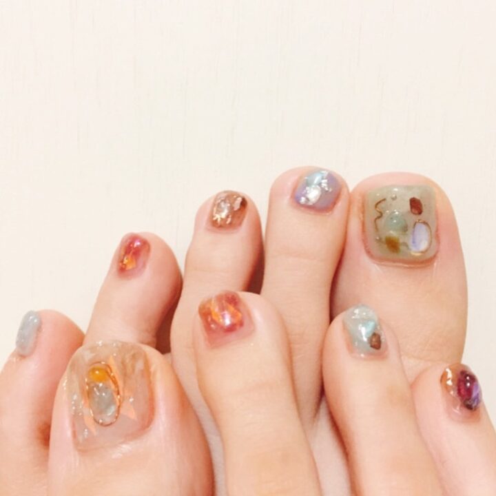 フットネイルを伸びても目立たないようにしたい！おすすめのデザインとやり方を紹介