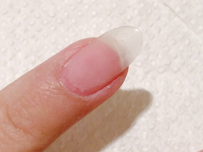 スポンジファイルでサンディング後のジェルスカルプチュア