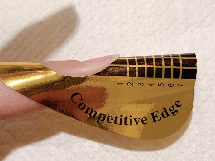 横から見てネイルフォームがストレスポイントに合っている様子