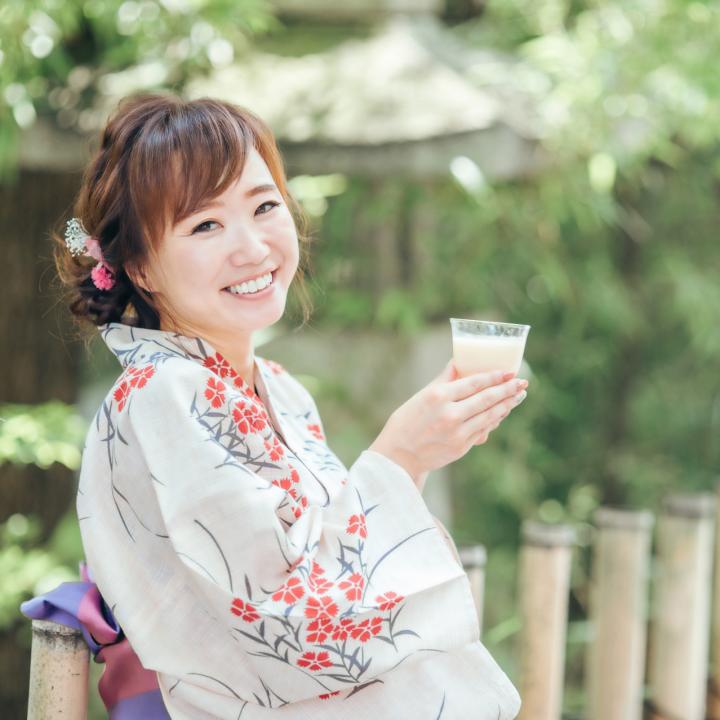 甘酒と玄米甘酒の違いは？弱い爪を強くして美肌も叶う飲む美容液ってホント？？