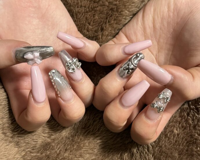 ピンクのロングスカルプネイル