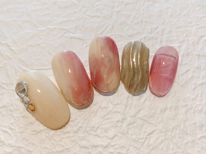 うねうねミラーネイルを使ったネイルチップ