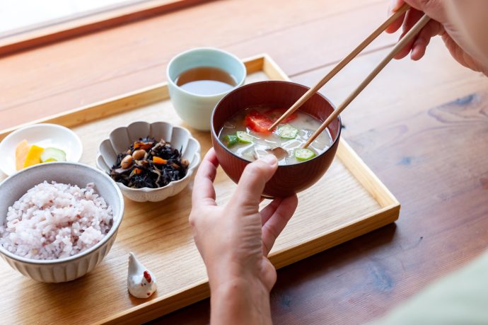 ご飯やお味噌汁など和食でバランスの良い食事