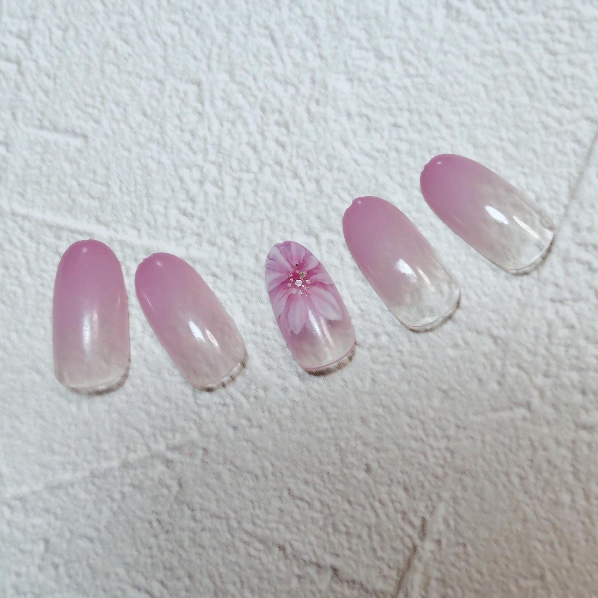 ピンクグラデのネイルチップ