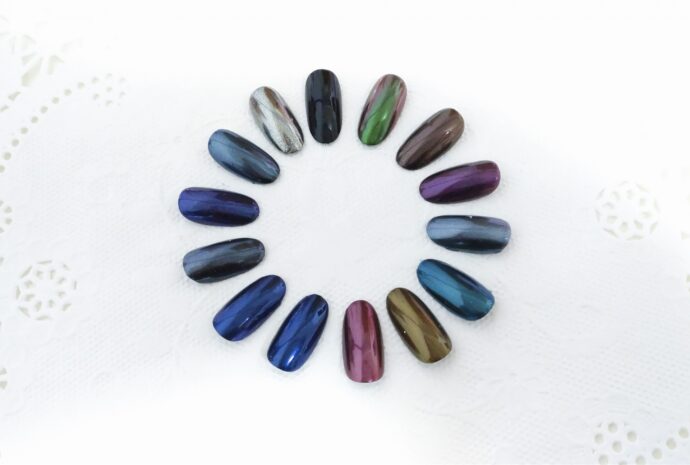様々なカラーのミラーネイル