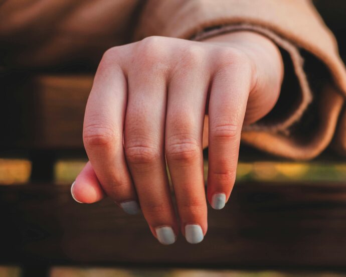 グレーのワンカラーネイル