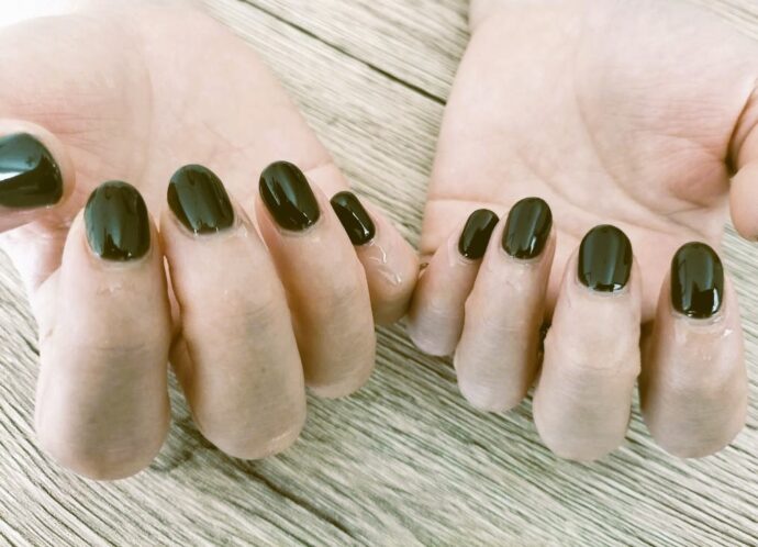 カーキのワンカラーネイル