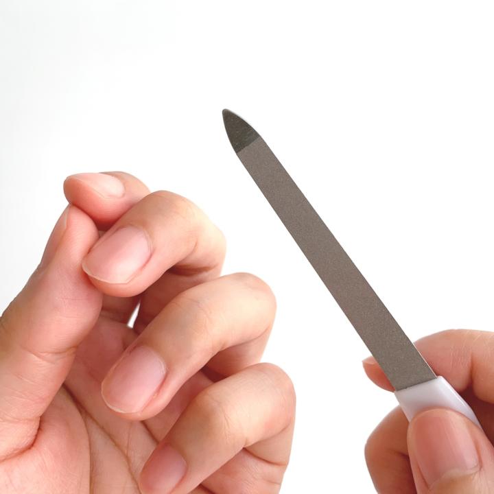 「爪の形が悪い」とお悩みの方向け！爪の切り方を紹介