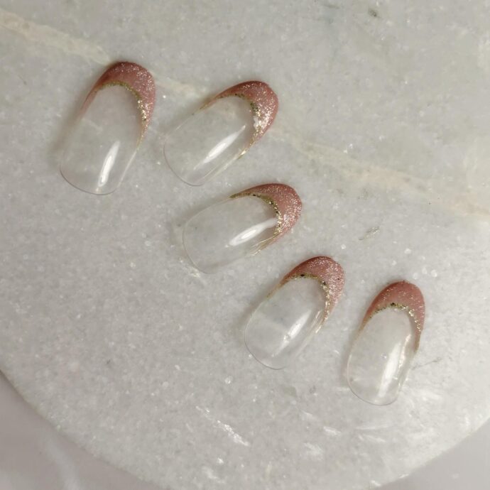 ピンクベージュのマグネットフレンチチップ