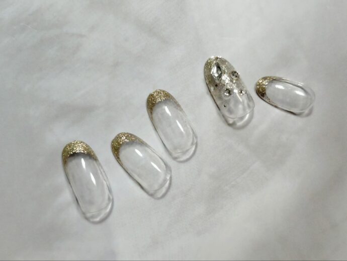 きらめく散りばめストーンアートのチップ