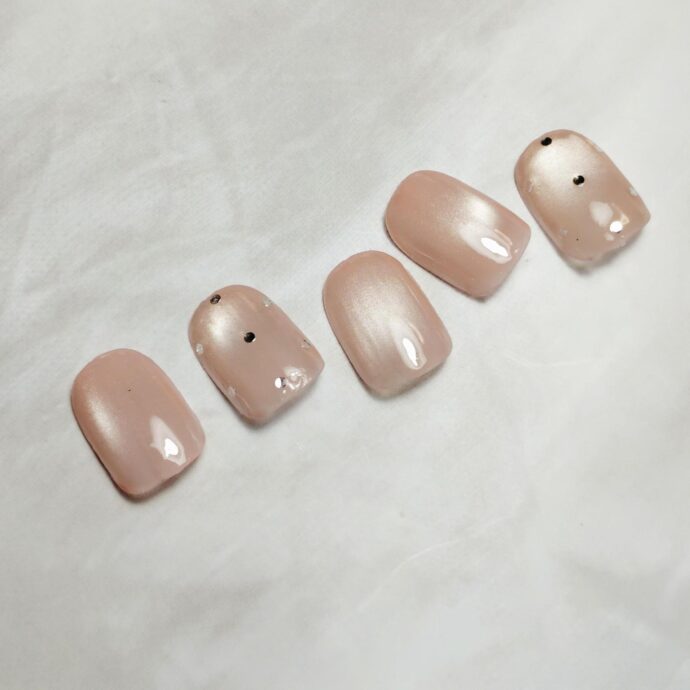 ナチュラルなドットアートチップ