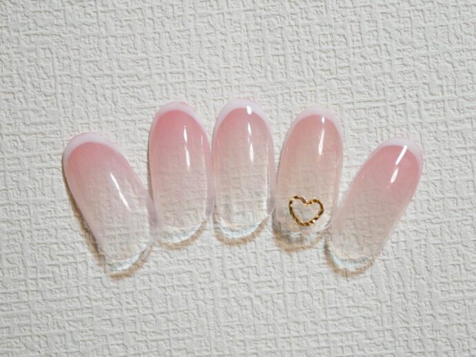 スキニーフレンチとハートのシンプルネイル