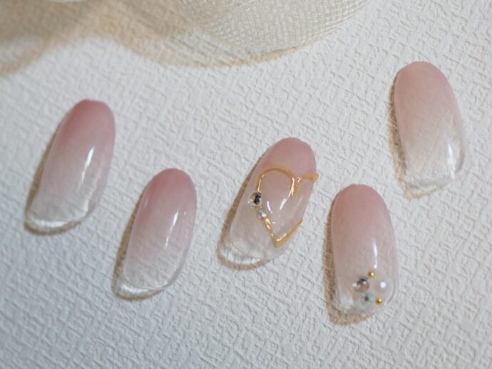 ハートのミラーアートネイルデザイン