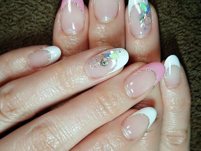 春色2色フレンチネイルデザイン