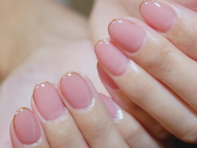 春色スキニーフレンチのネイルデザイン