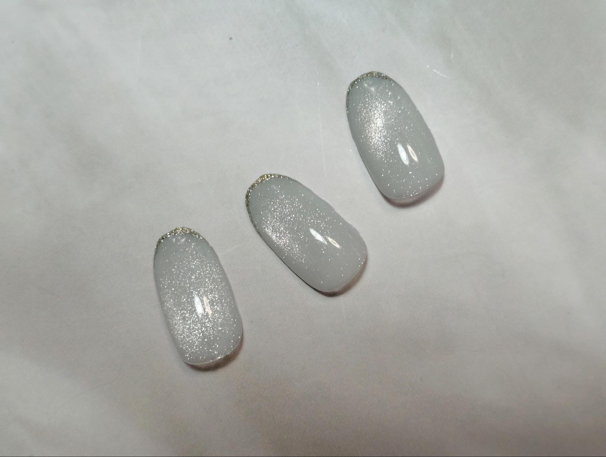 ホワイト系マグネットカラー