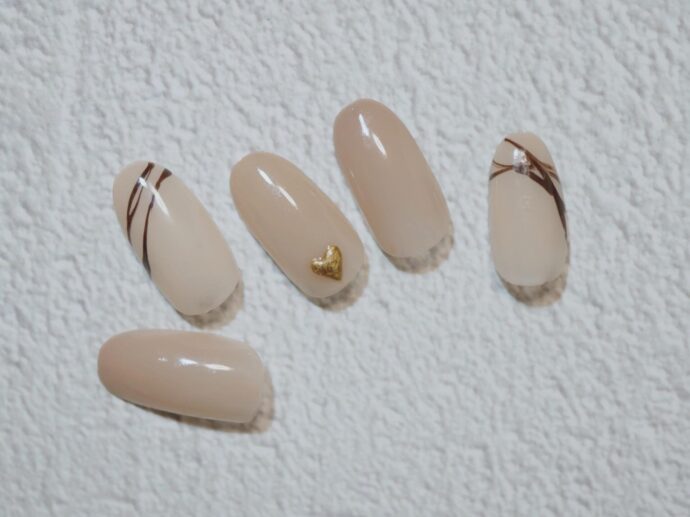 チョコレート風ラインアートネイルデザイン