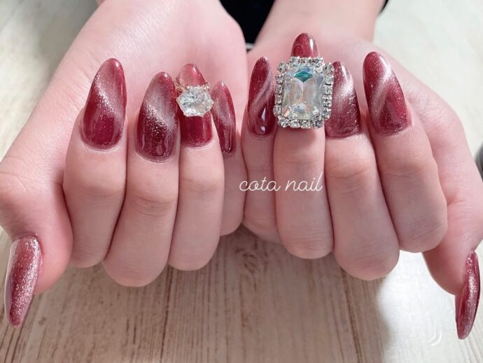 キャッツアイラインのマグネットネイルデザイン