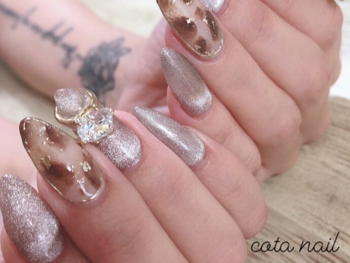 レオパ柄とマグネットネイルの組み合わせネイルデザイン