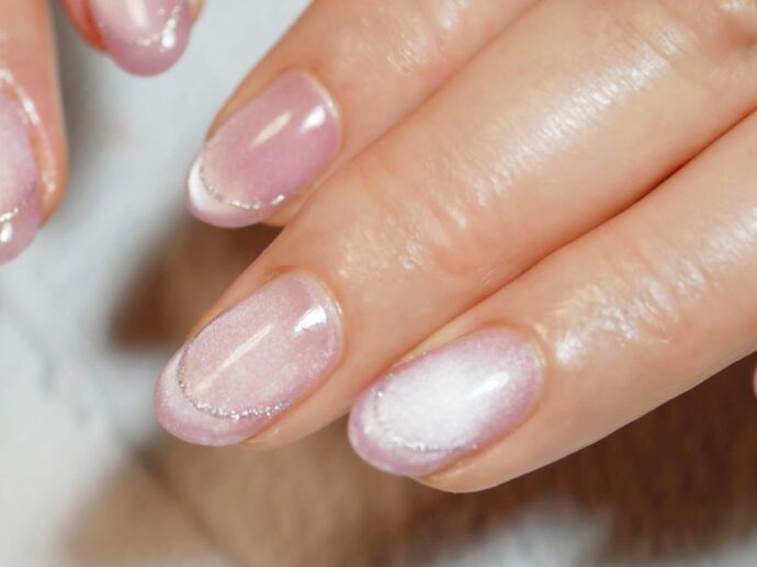 フレンチネイル風ピンクのマグネットネイル